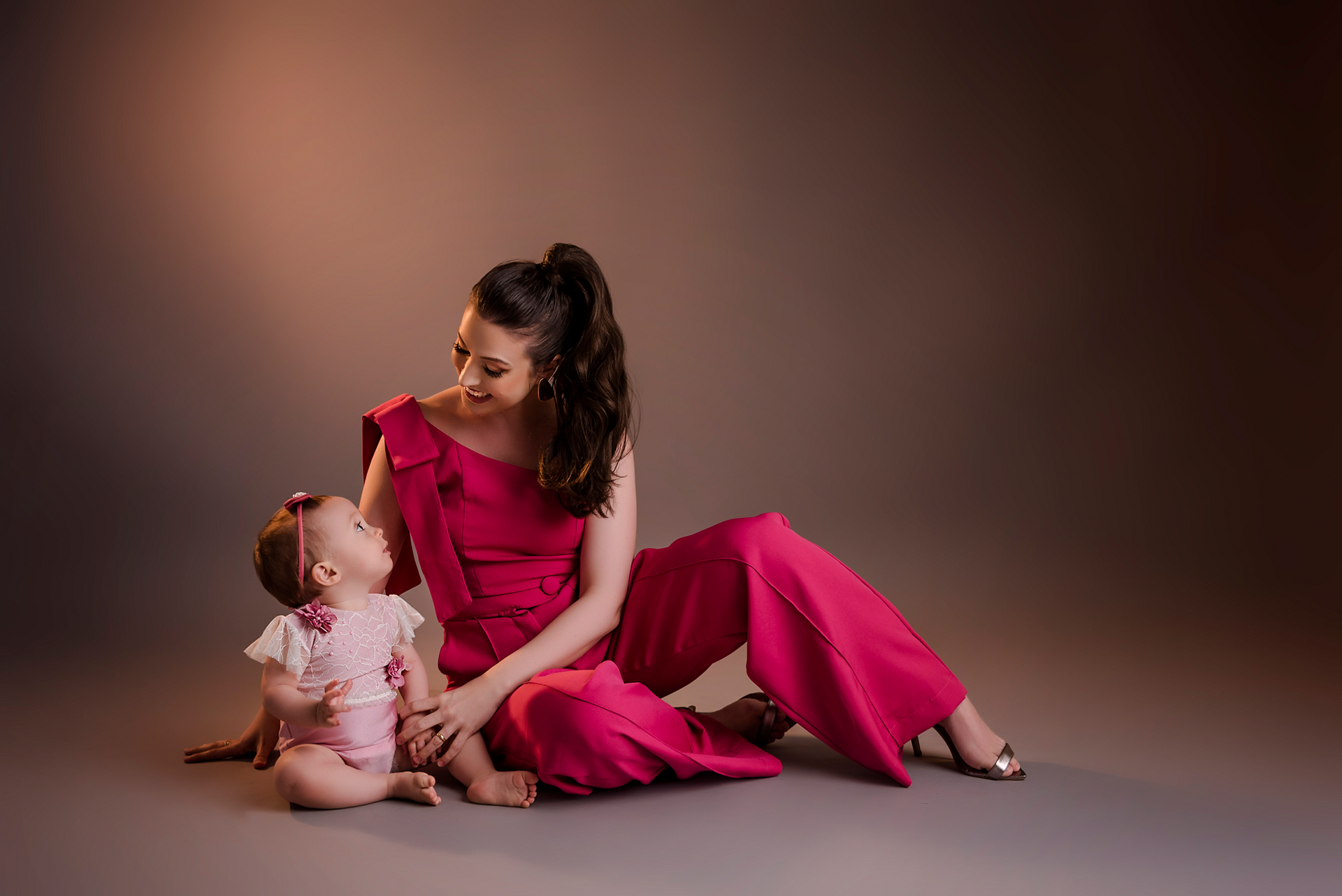 Foto Priscila e Letícia - Motherhood Foto Priscila e Letícia - Motherhood - Imagem 2